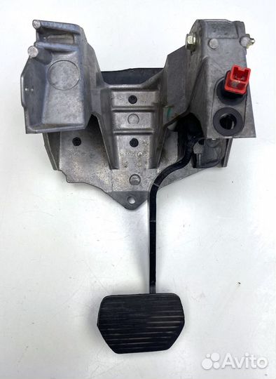 Пежо 607 Педаль тормоза