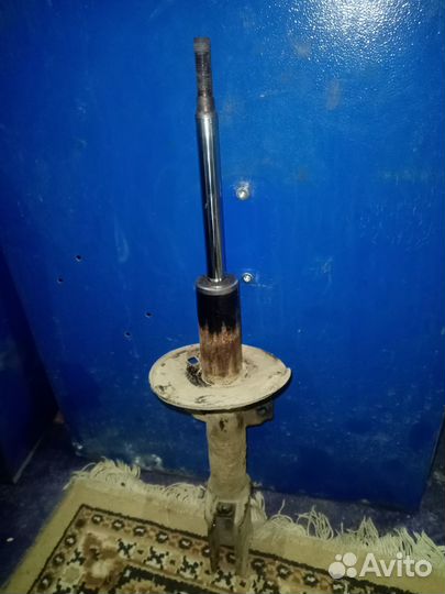 Передняя стойка рено дастер