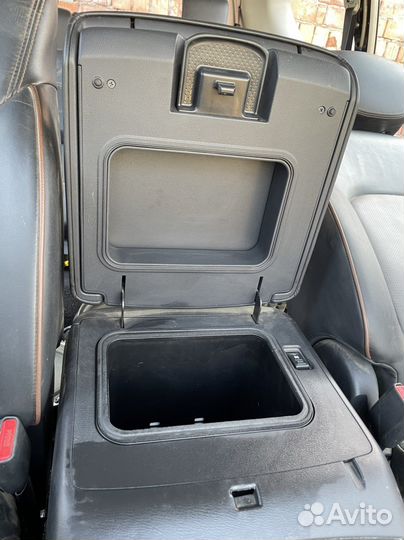 Nissan Patrol y62 Подлокотник