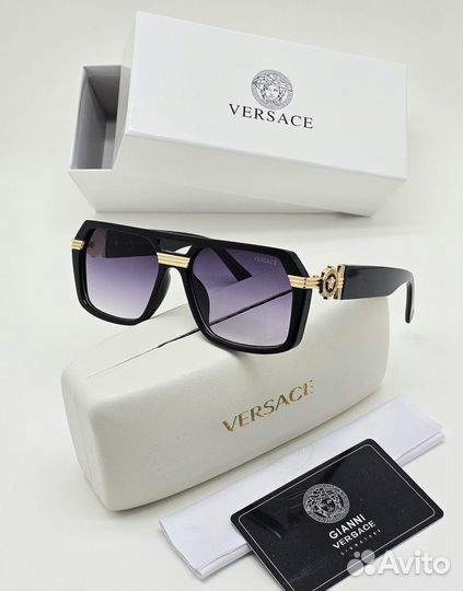 Солнцезащитные очки versace