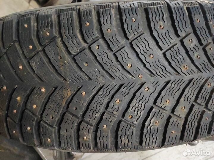 Michelin X-Ice North 4 215/55 R17