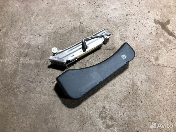 Домкрат Audi A8 D3 6.0W12BTH 2005