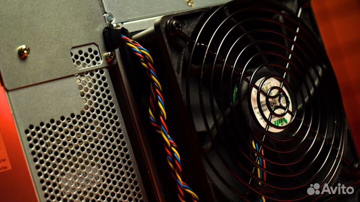 Майнер Antminer S21 200 TH Наличие