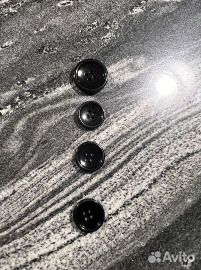 Фирменные пуговицы и заклепки