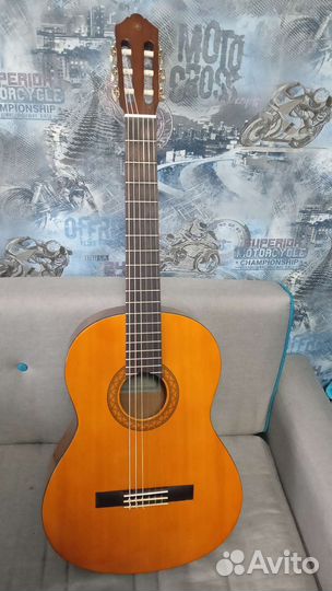 Классическая гитара yamaha c40