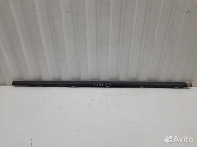 Накладка стекла передней правой двери наружная Kia