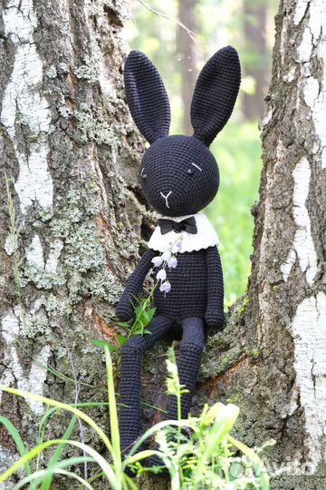 Вязаная игрушка заяц Амигуруми