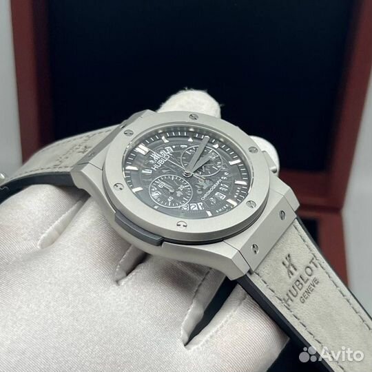 Часы мужские скелетон Hublot