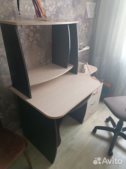Продам компьютерный стол б/у