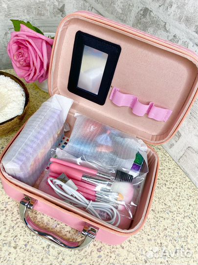 Маникюрный набор с лампой. Маникюр для девочек