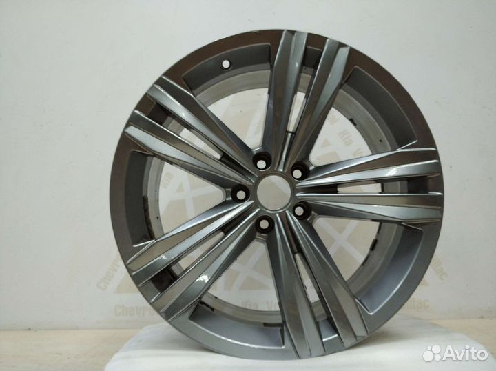 Диск литой R19 Volkswagen Touareg 3