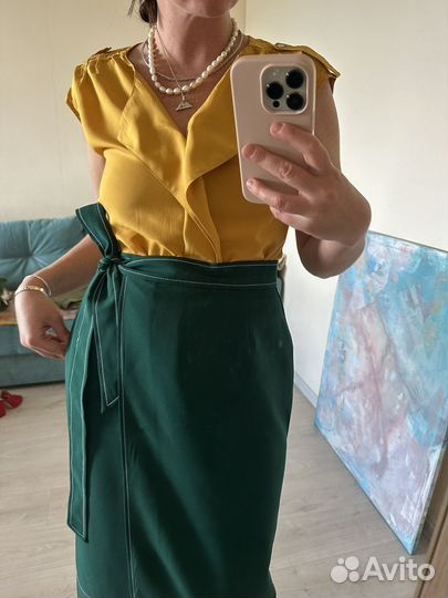 Юбка изумрудного цвета на запах