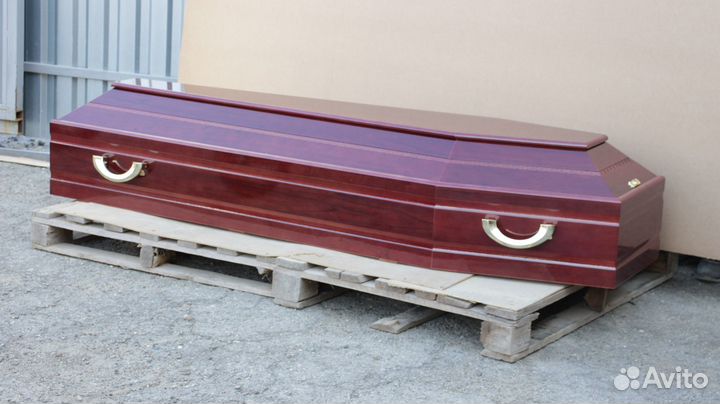 Гроб лакированный
