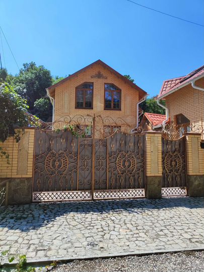 Дом 160 м² на участке 4 сот.