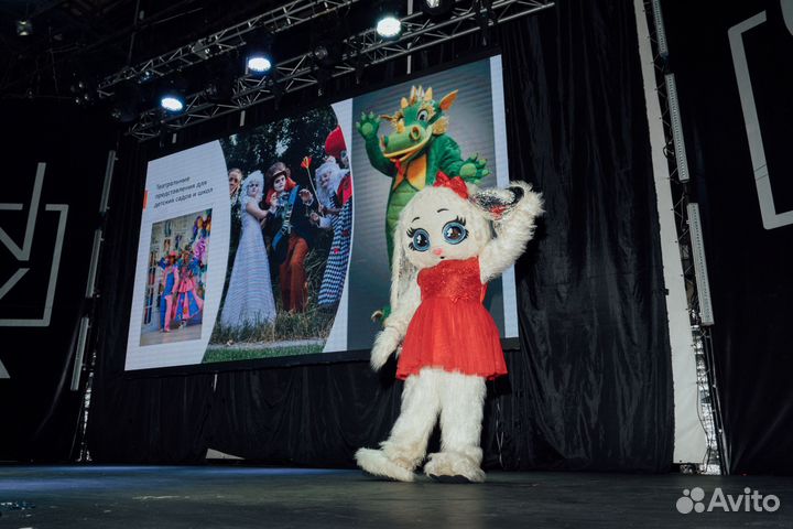 Поздравление от ростовой куклы