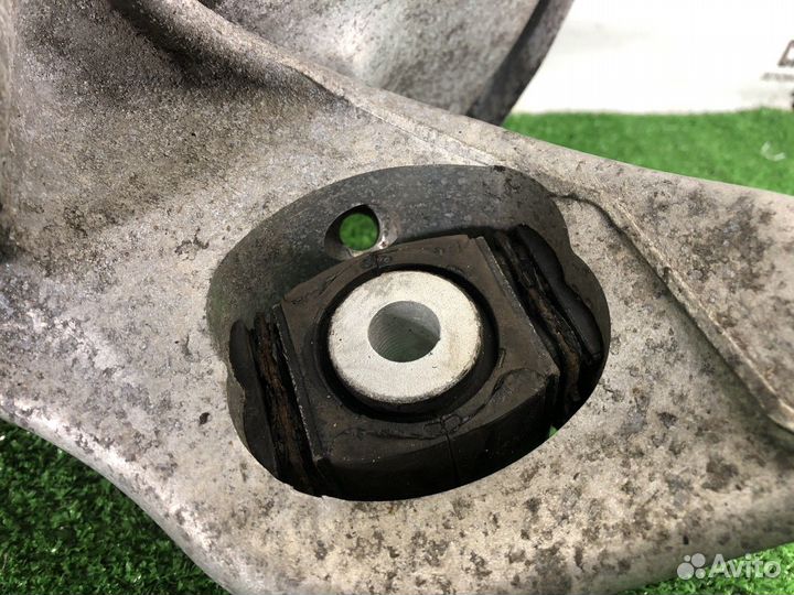 Кулак поворотный задний правый R Audi A6