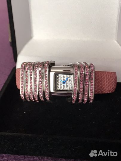 Часы женские с розовыми стразами