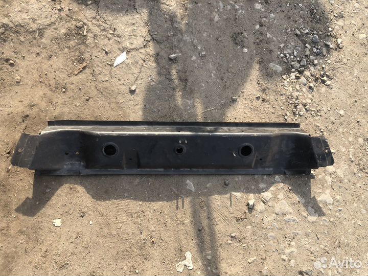 Средняя поперечина пола 2110