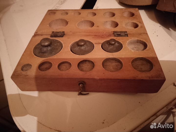 Старинная Шкатулка с Грузиками