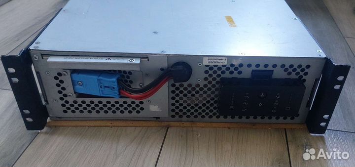 Ибп бесперебойник SUA3000rmxli3U