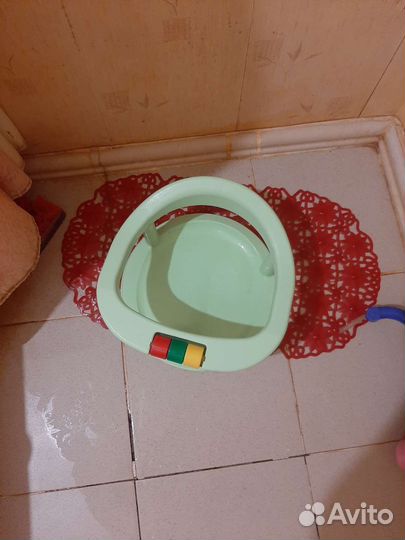 Стульчик для малыша в ванной