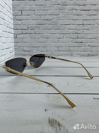 Солнцезащитные очки Fendi FE0440