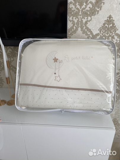 Бортики и постельное белье в кроватку