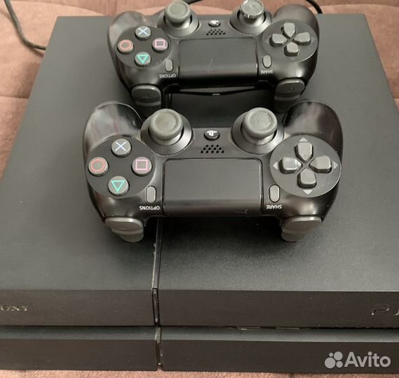 Sony PS4 с двумя джойстиками