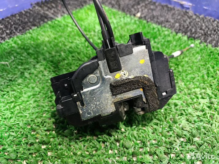 Замок двери передней правой Nissan Pathfinder