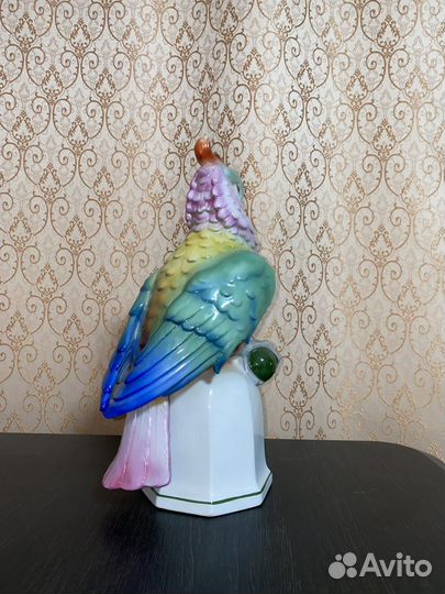 Фарфоровый попугай