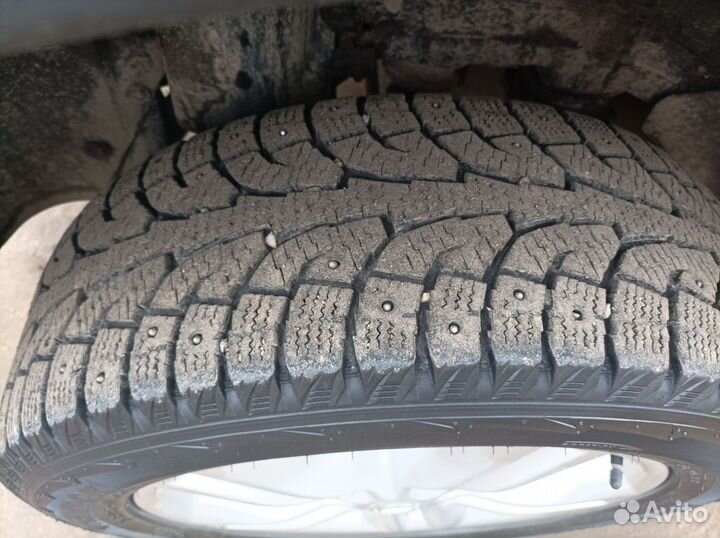 Hankook AH22 215/60 R17 T