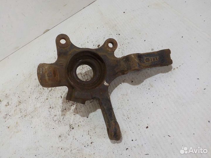 Кулак поворотный передний правый Nissan Sunny