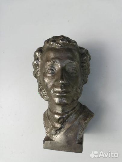 Бюст Пушкина