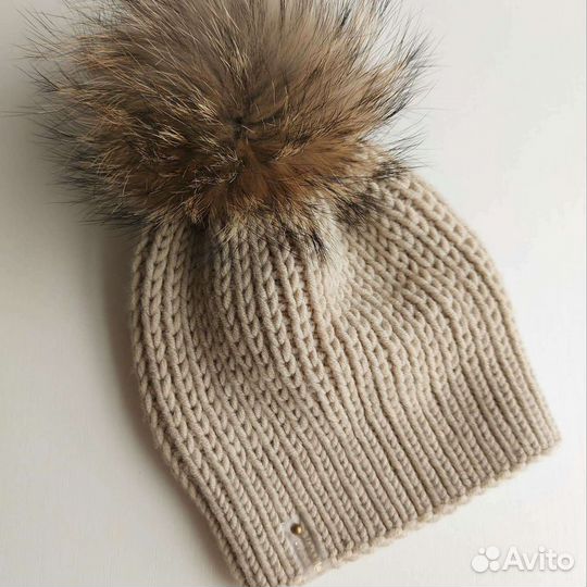 Шапка женская с натуральным помпоном