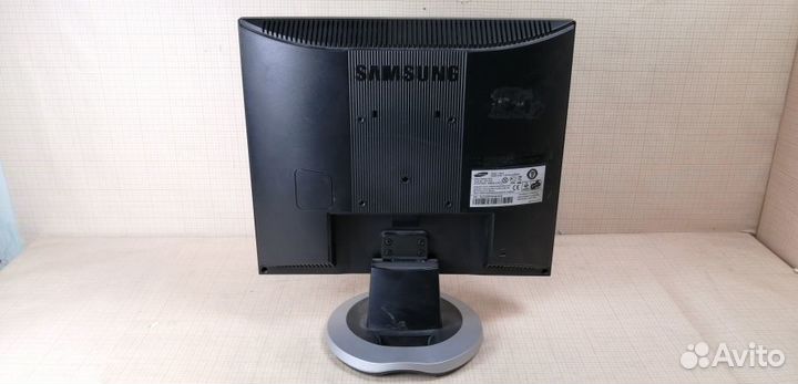 Монитор б/у 17