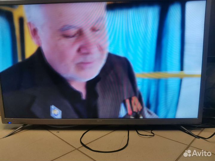 Dexp f40e8000q smart TV