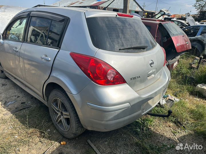 В разборке Nissan Tiida (Ниссан Тиида)