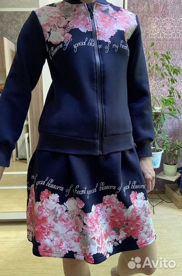 Костюм из плотной ткани