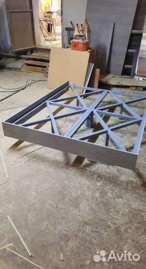 Парящие кровати в ассортименте