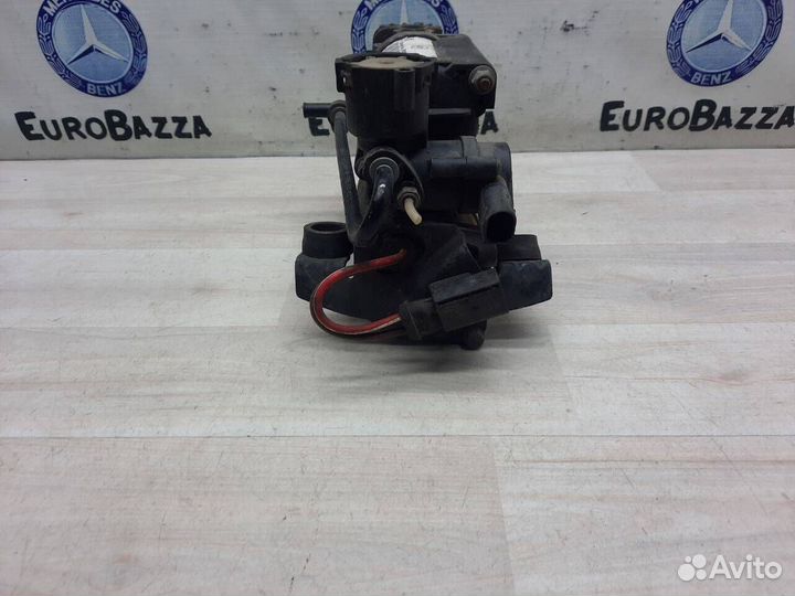 Компрессор пневмоподвески Mercedes W220