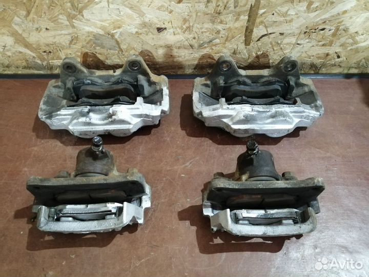 Суппорт тормозной задний левый Lexus GX460