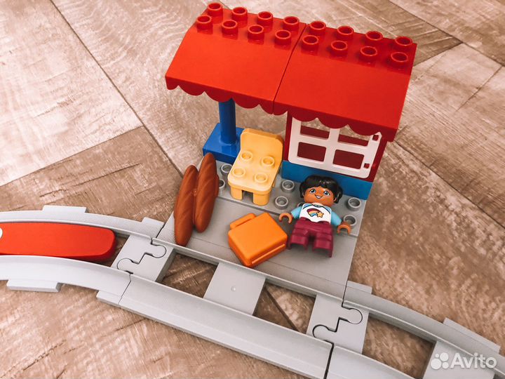 Lego duplo красный поезд