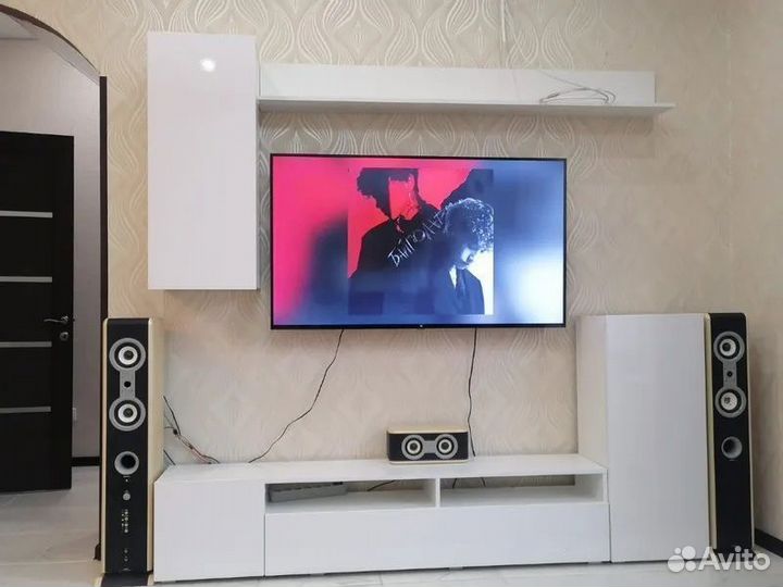 Стенка в гостиную Лира