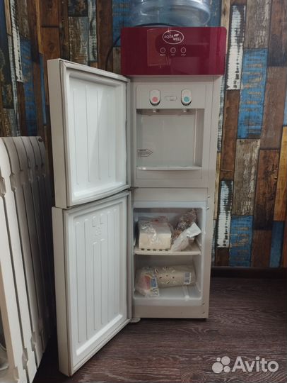 Кулер для воды напольный