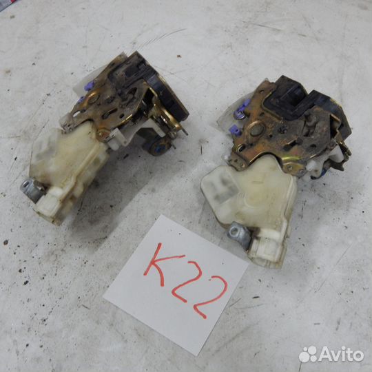 Замок двери Nissan Sunny