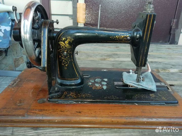 Швейная машина