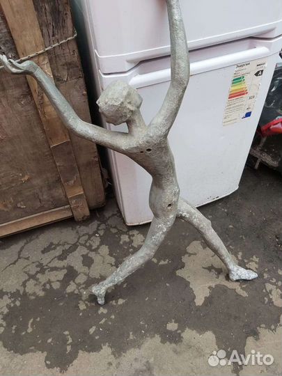 Продам статуэтка алюминиевая состояние как на фото