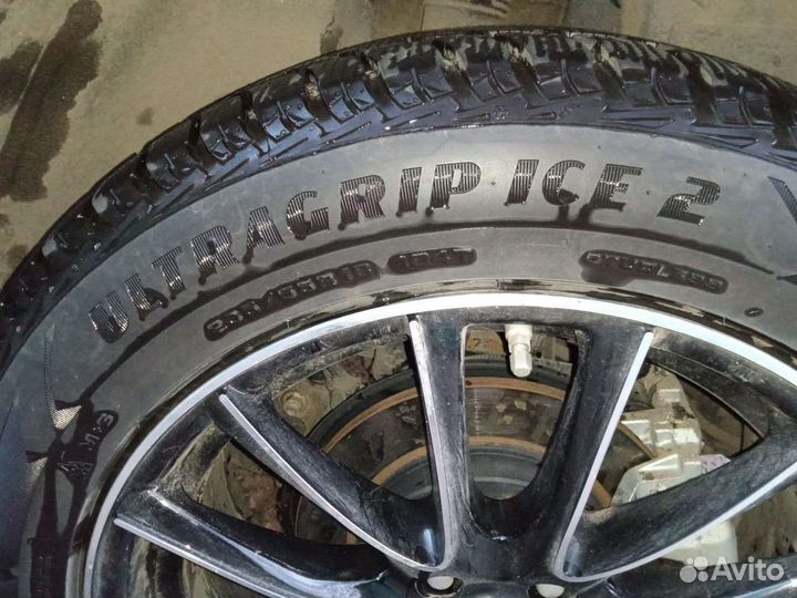 Goodyear UltraGrip Ice 2 235/55 R18 104T