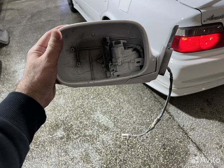 Корпус зеркала toyota a chaser 100 mark 2
