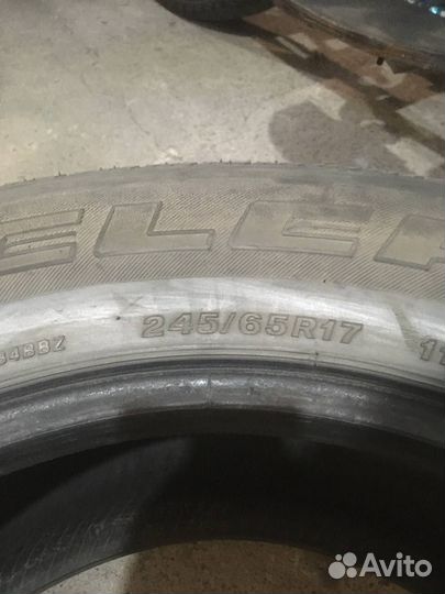 Bridgestone Dueler H/T 245/65 R17
